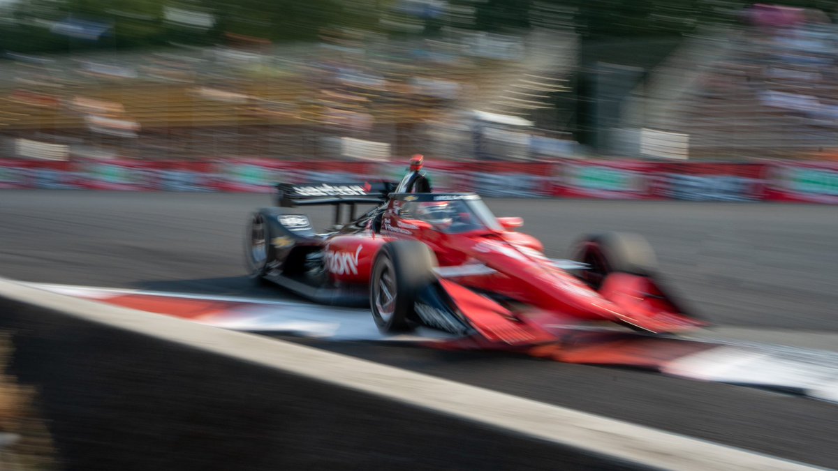 IndyCar's tweet photo. So close you can touch them.
#INDYCAR // @Portland_GP https://t.co/Fh386B9EiU