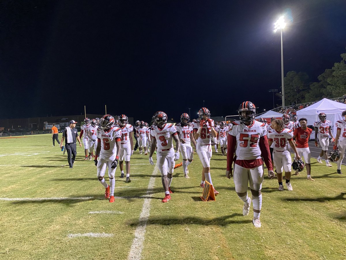 BigHalNunn's tweet photo. BUCKS UP 28-18 over South View at half! #910preps #run910 #hsot #nchsaa https://t.co/An6Vnh05w9