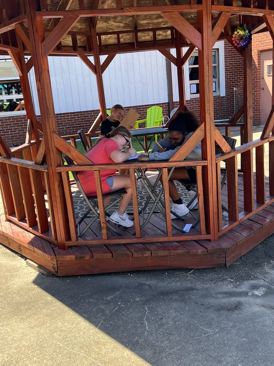 Hensley5thgrade's tweet photo. It was a perfect day to practice making qualitative and quantitative observations in the sensory garden! @S_Greenfield7 @Meyer1Abbey @MapleWarriors #warriorscreate https://t.co/Kh1lOK5cb6