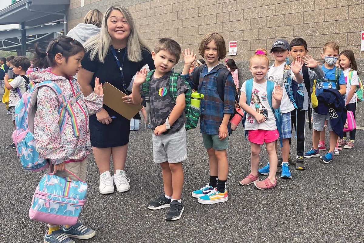 IssaquahSchools's tweet photo. 🤩🥳 We had a wonderful day welcoming new kindergarten students (&amp; families) across the district today. 
✏️ The Class of 2035 had fun together, &amp; learned about many of the school expectations and behaviors.
Give some 💛 or a 👏 for our newest #IssaquahSchoolDistrict students! https://t.co/ujuvjuBkd9