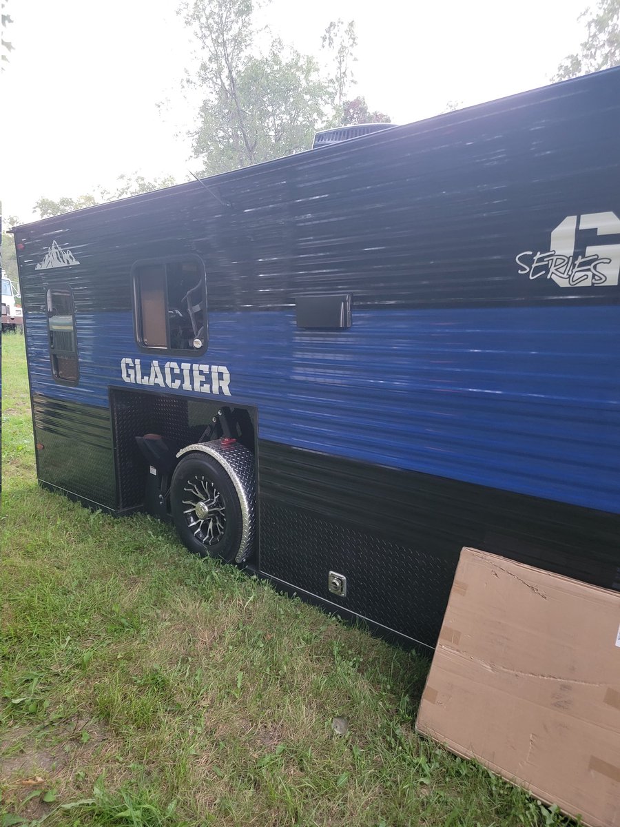 undercurrent_ts's tweet photo. Got that #glaciernation ice house. https://t.co/Uo6mWVgCOR