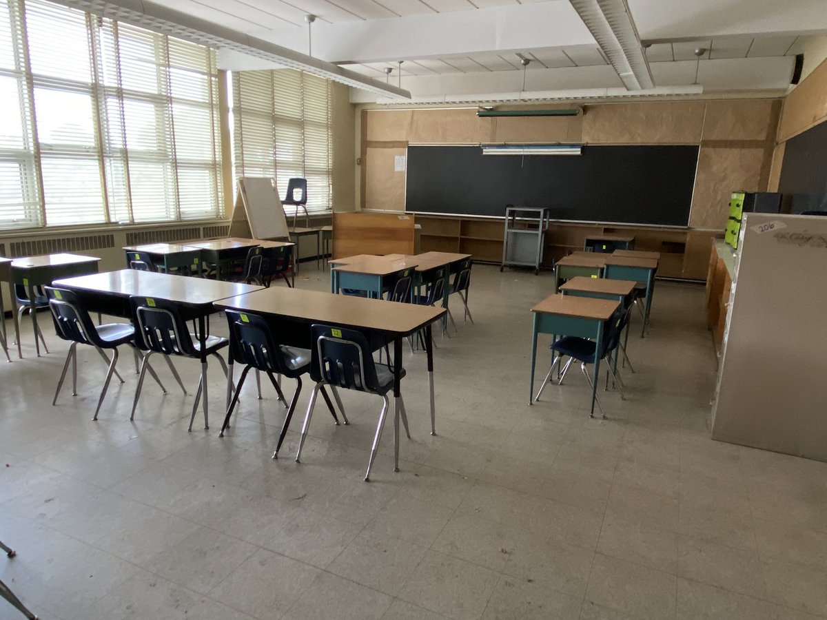 MsGordon206's tweet photo. This account will no longer be active. I have said goodbye to 206 and moved into 116. Follow me in my new adventure this year teaching K to 6 STEAM! @GordonSteam https://t.co/9KM0NbJGnG