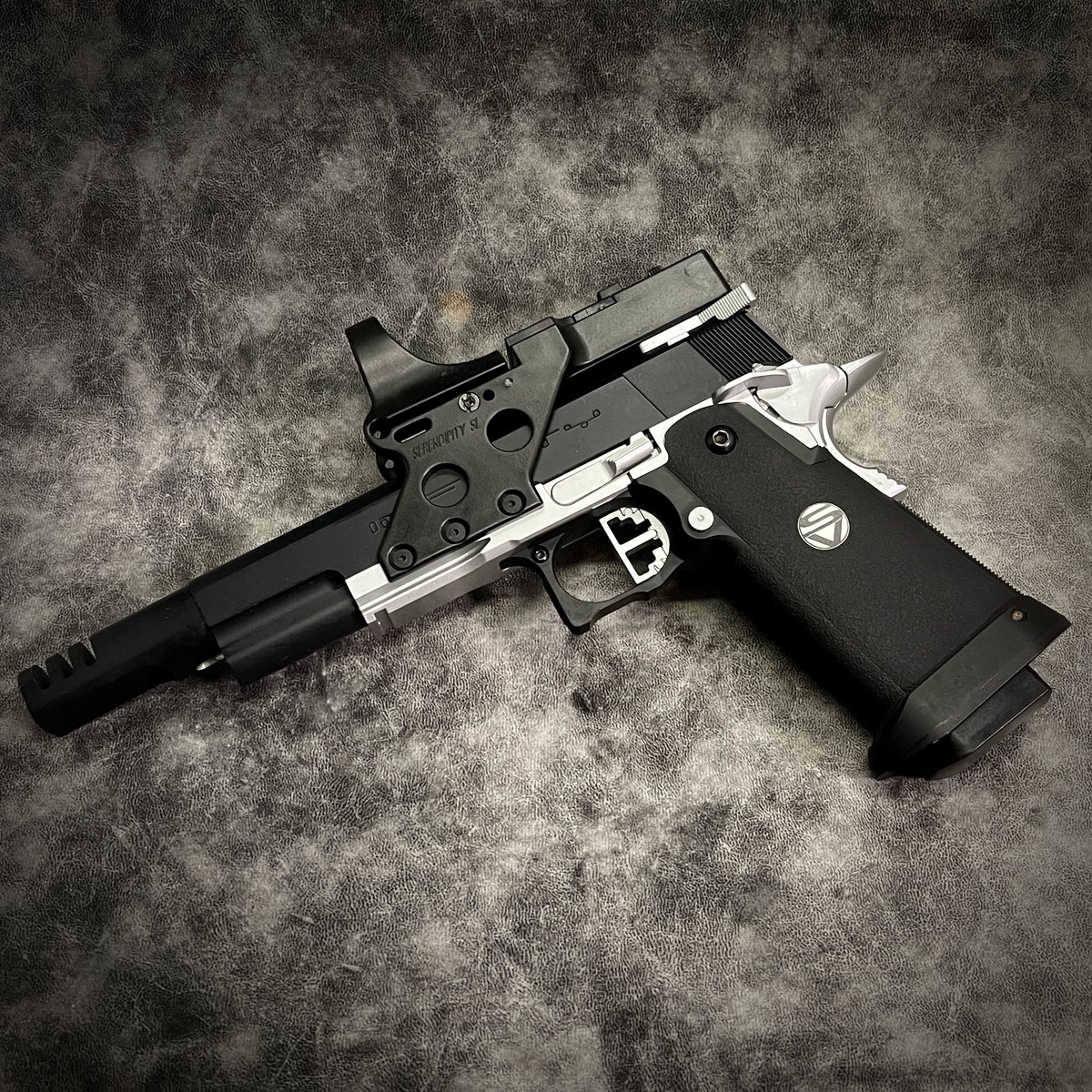 arms_western's tweet photo. WESTERN ARMS
STRAYER VOIGHT INFINITY Speed Comp HG Ver. Serendipity

#WA 
#WESTERNARMS 
#ウエスタンアームズ
#AIRSOFT 
#AIRSOFTGUN
#STRAYERVOIGHT 
#SV 
#INFINITY 
#HICAP　
#SpeedComp
#Serendipity
#ハイキャパ　
#インフィニティ

https://t.co/4iKzbGJAoJ
https://t.co/H5ScJ9tcDF https://t.co/7pqyO498Sw