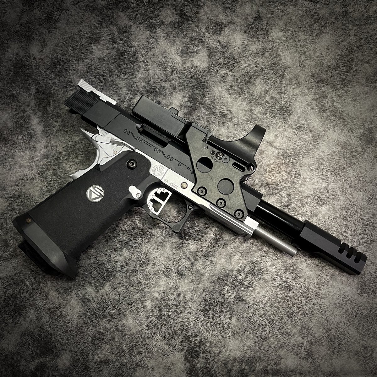 arms_western's tweet photo. WESTERN ARMS
STRAYER VOIGHT INFINITY Speed Comp HG Ver. Serendipity

#WA 
#WESTERNARMS 
#ウエスタンアームズ
#AIRSOFT 
#AIRSOFTGUN
#STRAYERVOIGHT 
#SV 
#INFINITY 
#HICAP　
#SpeedComp
#Serendipity
#ハイキャパ　
#インフィニティ

https://t.co/4iKzbGJAoJ
https://t.co/H5ScJ9tcDF https://t.co/7pqyO498Sw