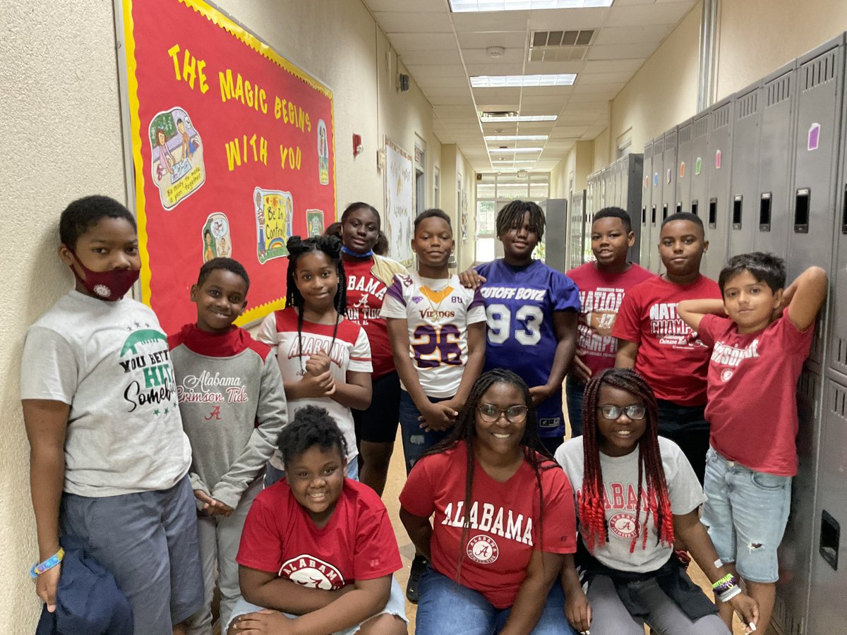 goistigers's tweet photo. Today was a represent your team type of Friday at GOIS! @goistigers @fcschoolsystem https://t.co/qCVhOlUd0E