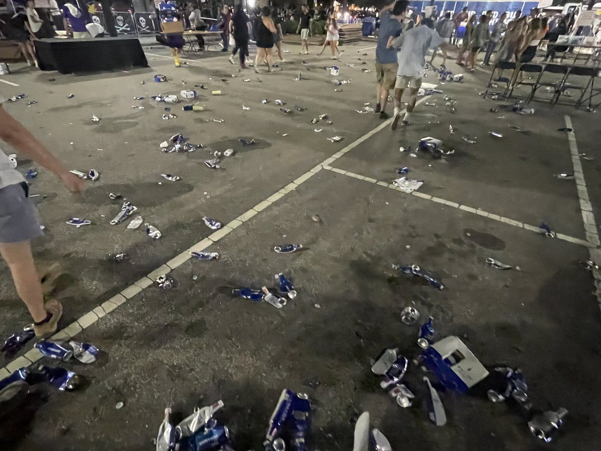 TroyDreyfus's tweet photo. Its a bad night to be a cold beer in Greenville, NC. We sold-out of beer at Freeboot Friday. Our friends at @budlight brought in tractor trailer full.
We estimate 7,200 beers were destroyed this evening. https://t.co/NzdydPhm35