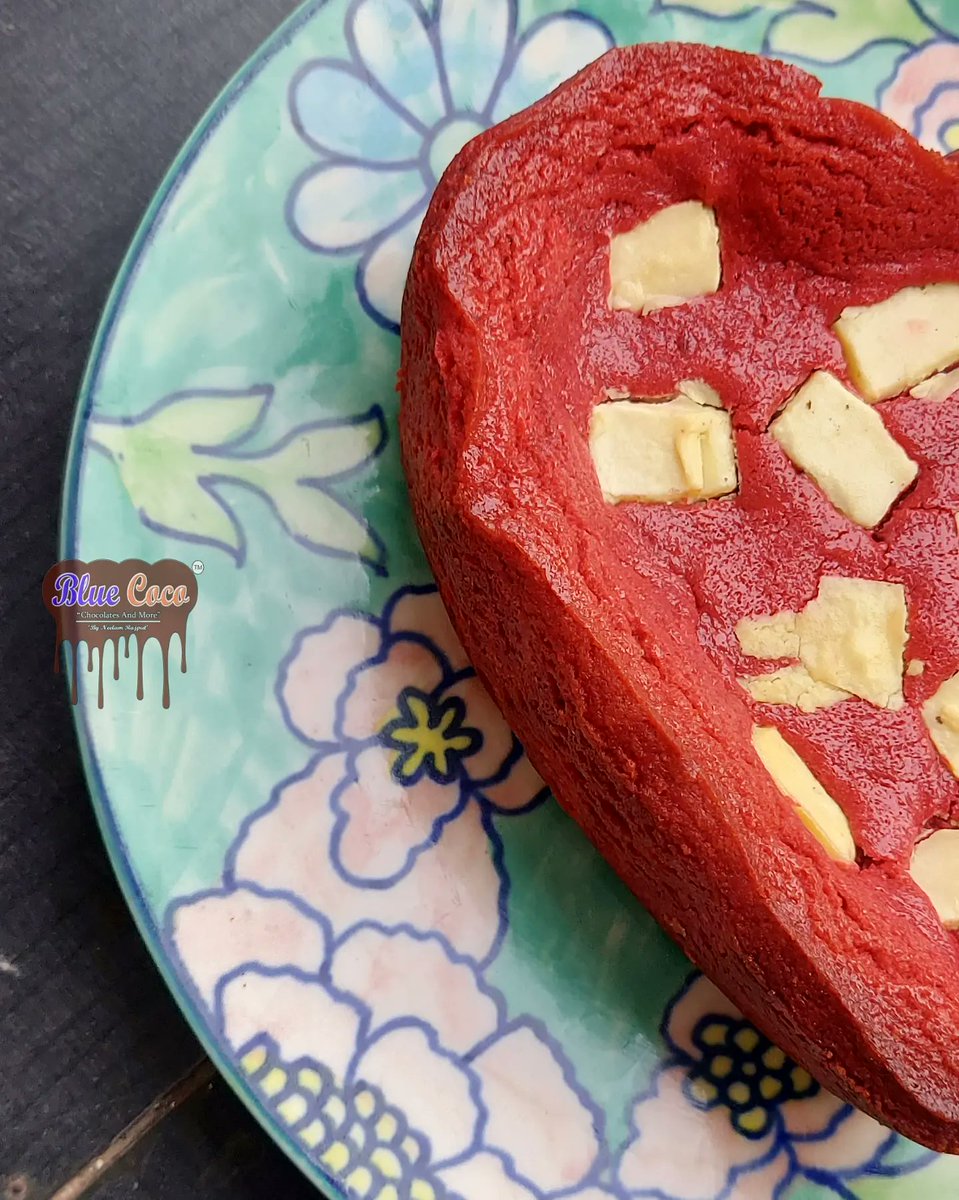 neelamrajput360's tweet image. Introducing "Red Velvet Brownie" 🥰 topped and center filled with extra pure While Chocolate.

Customize your order today ❤️
SHIPPING ACROSS INDIA 🇮🇳

#RedVelvet #RedVelvetBrownies #BlueCoco #Homemade #Gift #Handcrafted #Healthy #WhiteChocolate #Ahmedabad  #GaneshChaturthi