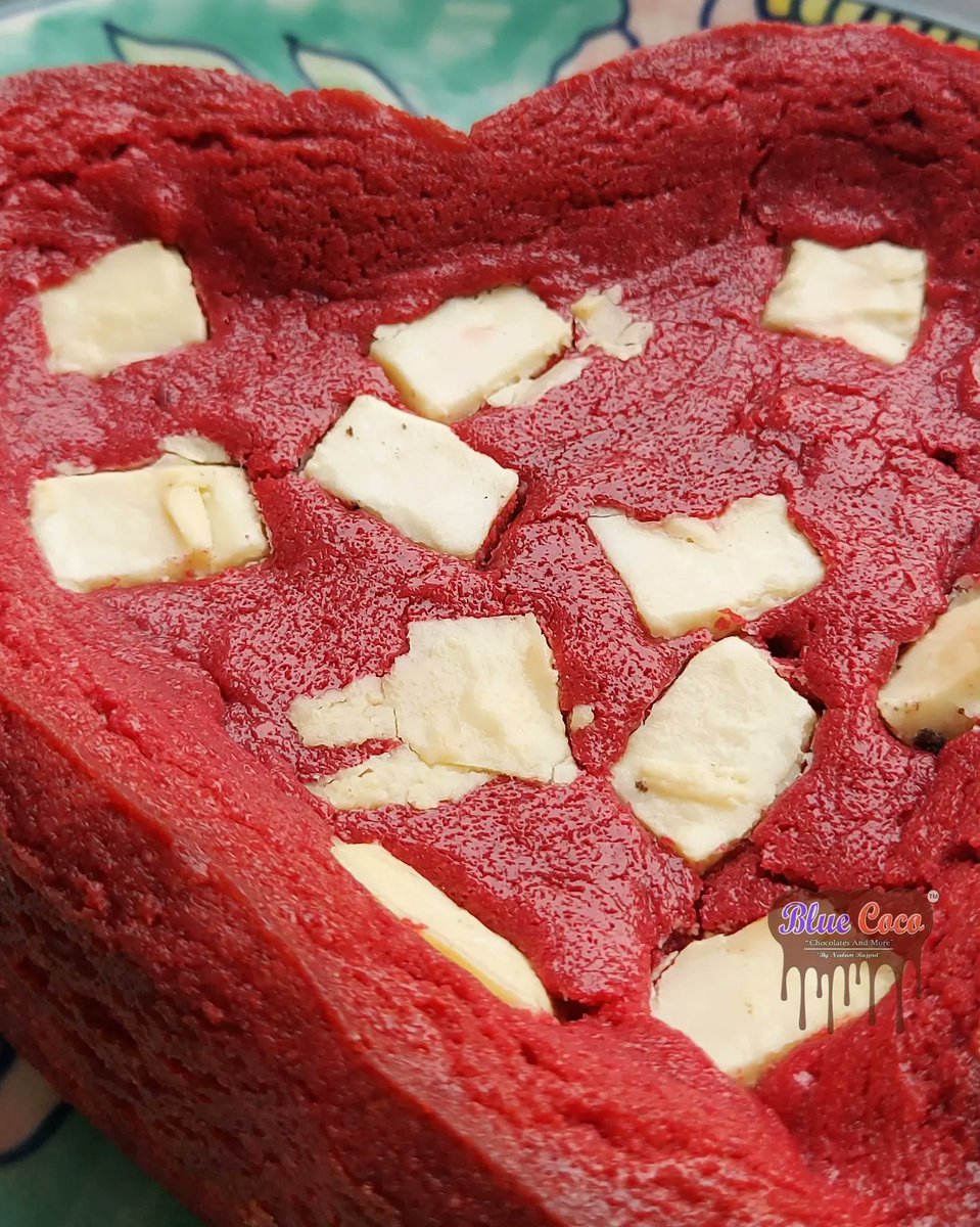 neelamrajput360's tweet image. Introducing "Red Velvet Brownie" 🥰 topped and center filled with extra pure While Chocolate.

Customize your order today ❤️
SHIPPING ACROSS INDIA 🇮🇳

#RedVelvet #RedVelvetBrownies #BlueCoco #Homemade #Gift #Handcrafted #Healthy #WhiteChocolate #Ahmedabad  #GaneshChaturthi