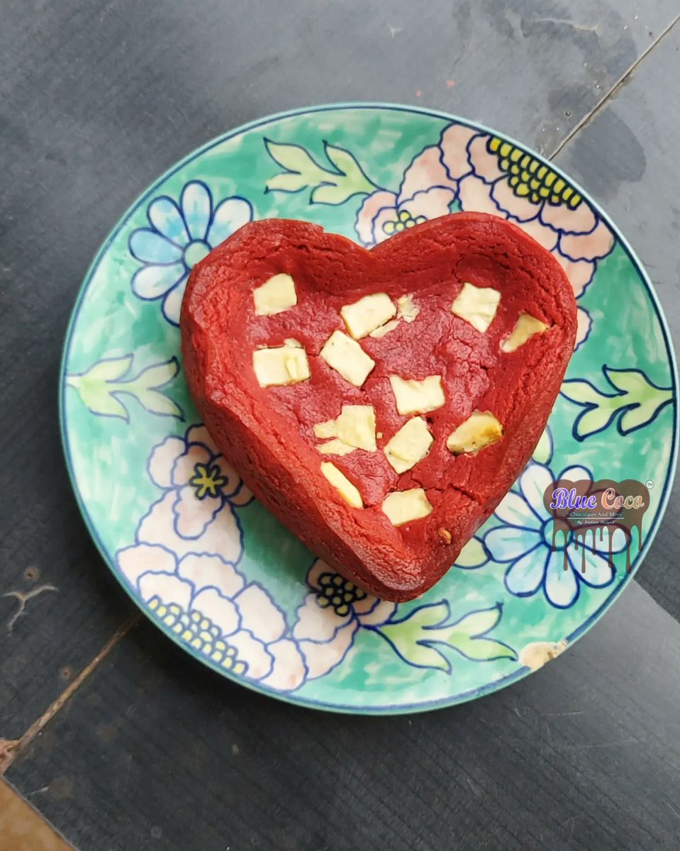 neelamrajput360's tweet image. Introducing "Red Velvet Brownie" 🥰 topped and center filled with extra pure While Chocolate.

Customize your order today ❤️
SHIPPING ACROSS INDIA 🇮🇳

#RedVelvet #RedVelvetBrownies #BlueCoco #Homemade #Gift #Handcrafted #Healthy #WhiteChocolate #Ahmedabad  #GaneshChaturthi