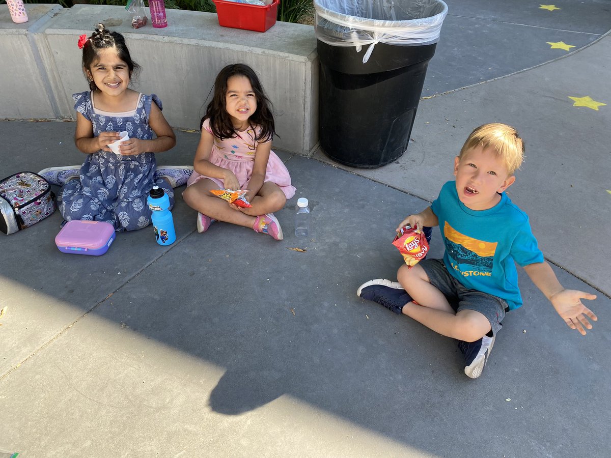 CastilloKinders's tweet photo. Recess fun!☀️ #ncsstar https://t.co/UT77j1mphL