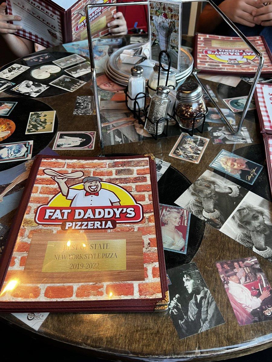 jvfiso's tweet photo. Trying a new place tonight. I like the vibe #datenight #familydate #fatdaddys https://t.co/iWRX7CdBzz