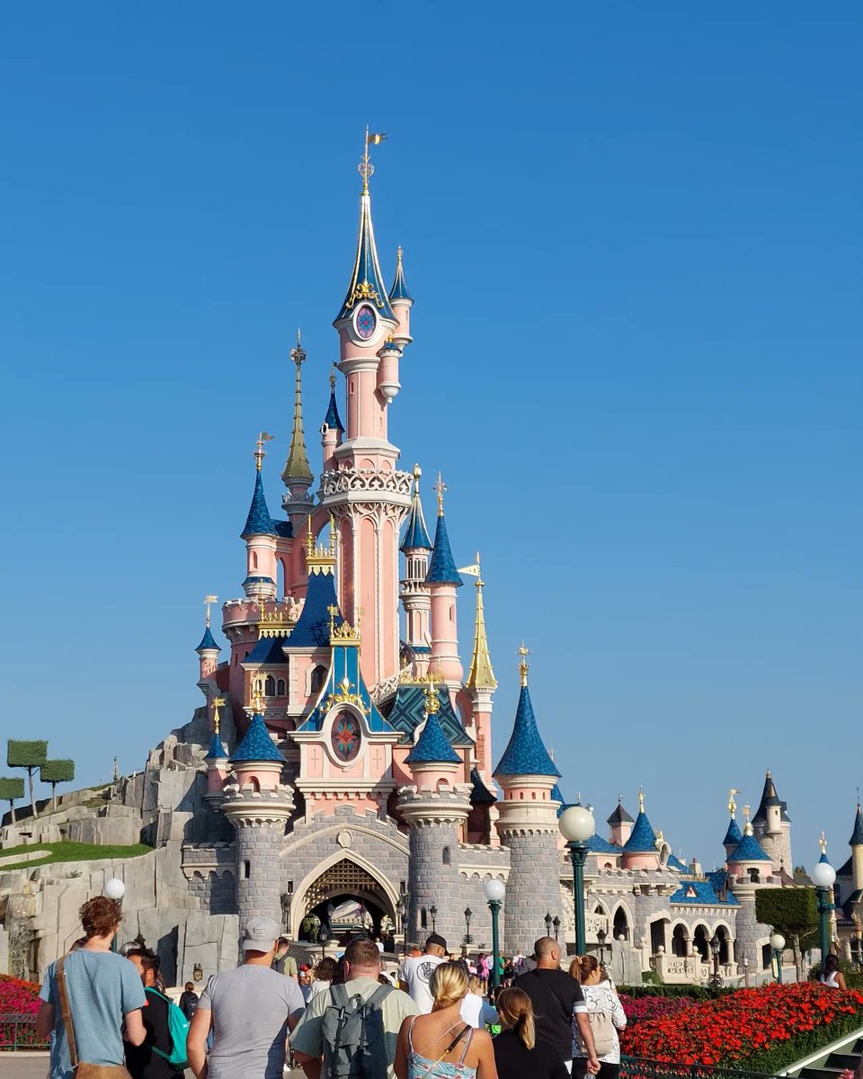 LouiseTighe's tweet photo. On the first day I past a guy who said..."I have to say good bye to the castle". I laughed. It's funny. But now I get it 🤣🥰

@DisneyParis_EN

#disneyland #disneylandparis https://t.co/hDFmYPZB9g