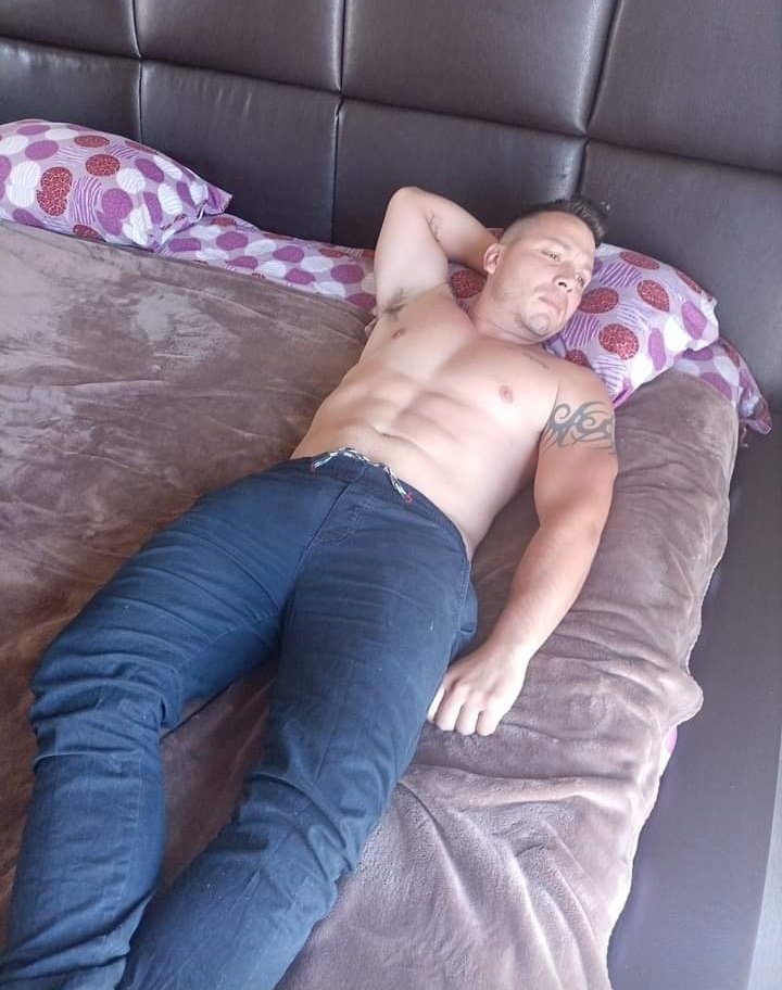 alejo31835738's tweet photo. Me gusta fotografiar a mis primos cuando se descuidan cada que me visitan , que ganas de lamerle las axilas 👃💦👅💪🤤🤤 https://t.co/4xJPdQSIty