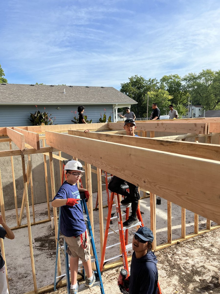 KCKCCBPM's tweet photo. KCKCC Building Engineering students framing a house for Habitat for Humanity in Kansas City Kansas. Helping the community. Awesome stuff. Great job students. https://t.co/RUaBQVPUZ7