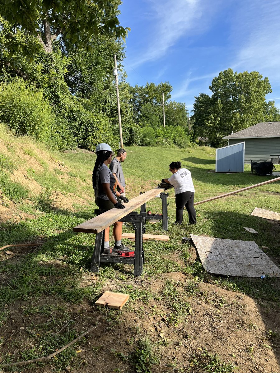 KCKCCBPM's tweet photo. KCKCC Building Engineering students framing a house for Habitat for Humanity in Kansas City Kansas. Helping the community. Awesome stuff. Great job students. https://t.co/RUaBQVPUZ7