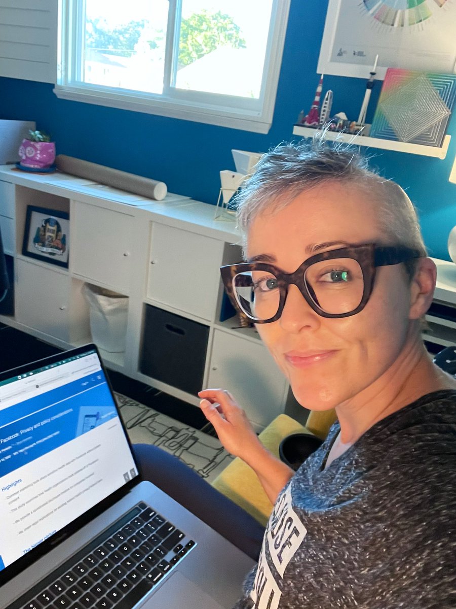 TheLizArmy's tweet photo. @BraveBosom Me adding you to a citation for a paper. #metametameta https://t.co/STNVDIGhFf