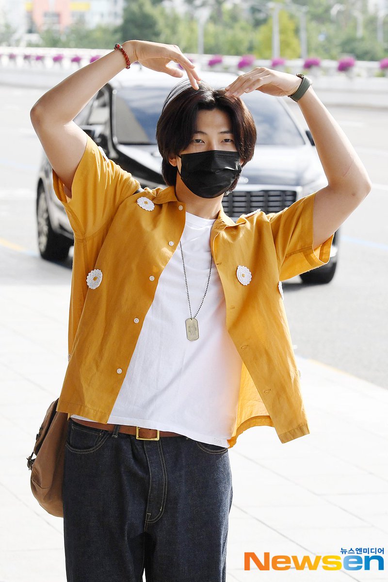 respectthenamgi's tweet photo. Flower boy joon living his best life. Have a safe flight 💜 https://t.co/8YbQ7hgaZC