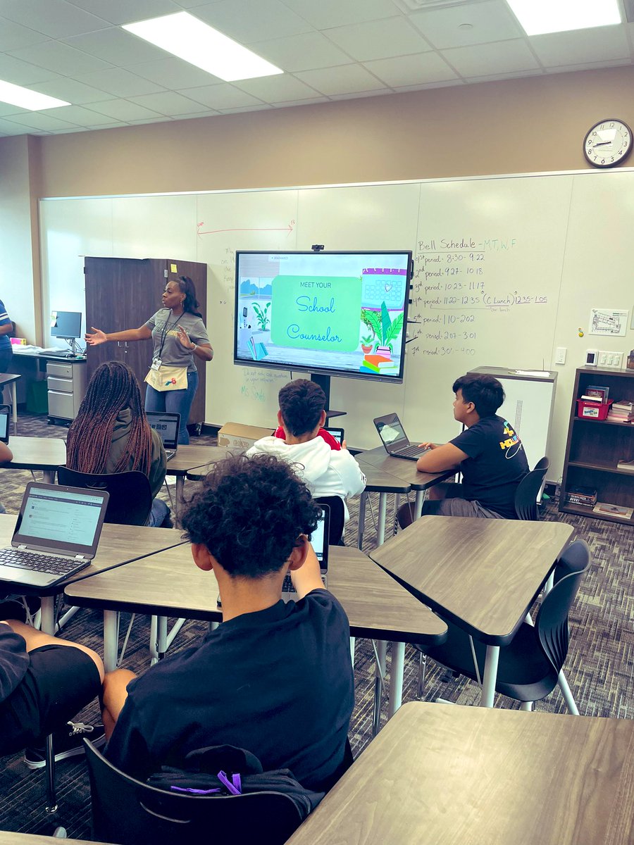 BatisteLove's tweet photo. Students’ individualized GOALS matter! Thank you Mrs. Simon for your informative goal setting session! #GatorCounselorsRock🐊🎉 #SetGoals #MeetGoals #ExceedGoals @HumbleISD_ARMS https://t.co/VeWnIBX7IC