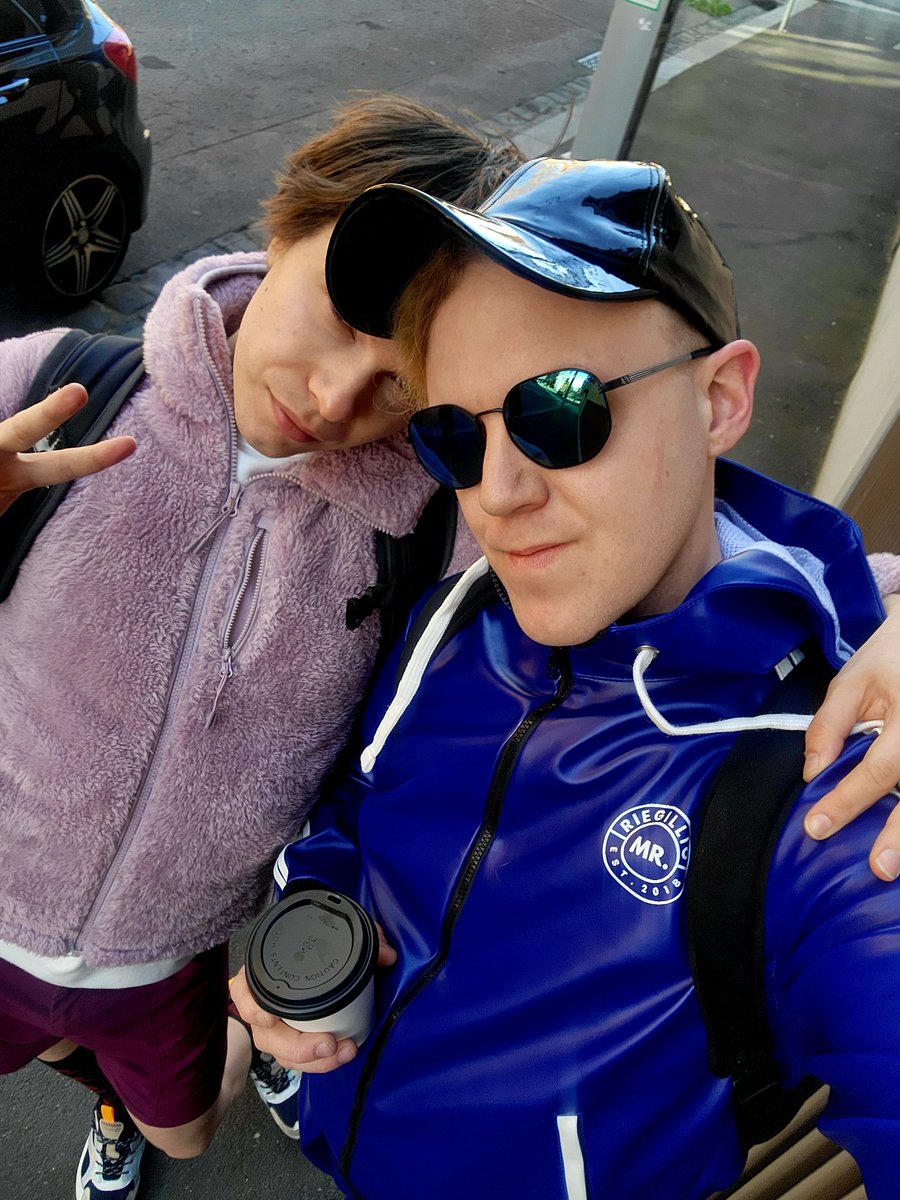 shinybk's tweet photo. Rocking my new @MrRiegillio tracksuit with @NoirLatex for another nice day in #Melbourne for some latex workshops today! 

It's so good that Eagle has started selling MR gear because you can try it all on! Get a nice fit!

#leather #veganleather #latex #slick2022 https://t.co/6iiCi1oxA8