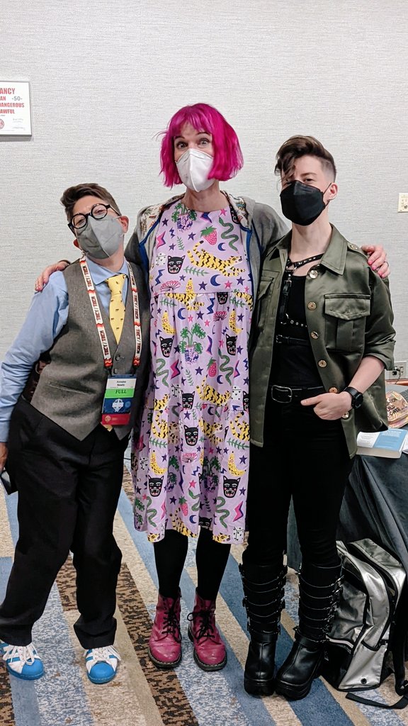 scathe's tweet image. Finally hanging out in person with @charliejane + @Annaleen for @chicagoworldcon and @OOACpod! 💖🚀