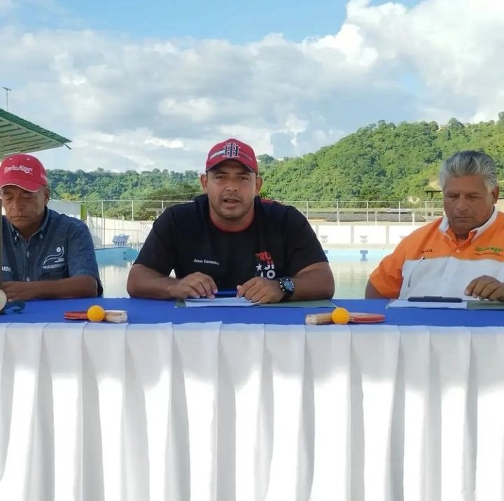 indettrujillo's tweet photo. #GestiónIndet 

Este viernes #02Sep, en el Complejo de Piscinas, ubicado en la Ciudad Deportiva "Luis Loreto Lira", se llevó a cabo la primera edición del programa "Levantando el Deporte Trujillano", conducido por nuestro Presidente del INDET, Jesús "Trompo" González. https://t.co/LXYJc5YC4d