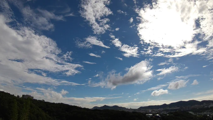 昨日の空模様。台風の影響なのかやはり荒れ気味ですね。 