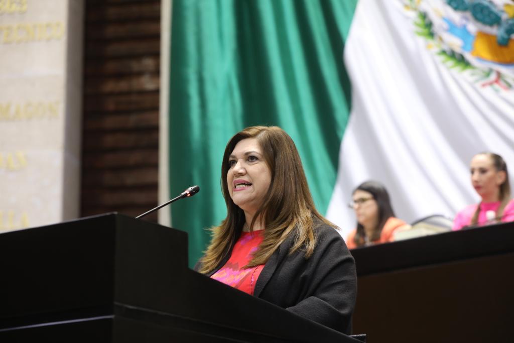 La Dip. <a href="/MariadeJesusAM/">MariadeJesusAguirre</a> presentó una moción suspensiva a la iniciativa presentada por Morena para militarizar la Guardia Nacional, pues no se acredita el carácter de urgente con el que pretende ser votada y el tema merece un análisis minucioso debido a su importancia. #NuevoLeón