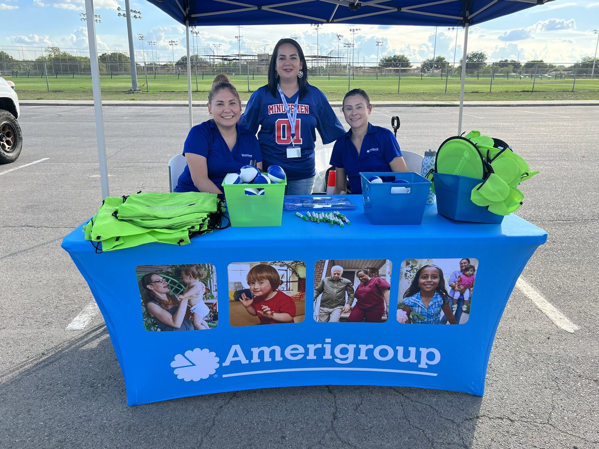 lizetrcasas's tweet photo. Thank you, @Amerigroup, for helping us put on an amazing tailgate event for our @EISDMemorialHS @EISDofSA families! Our #seniors really appreciated this start to an amazing season. #collegeapps #GEARUPworks #6moretogo https://t.co/jgFjX4nlYL