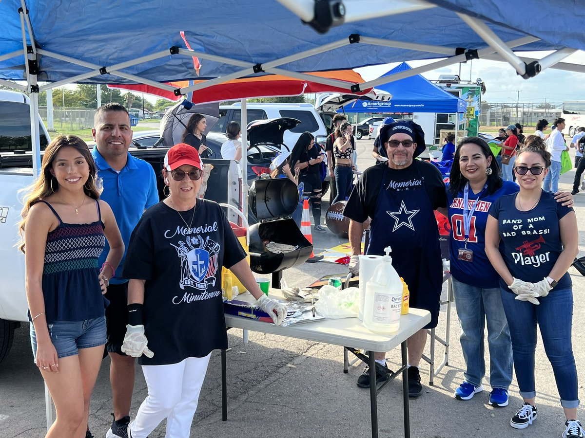 lizetrcasas's tweet photo. Thank you, @Amerigroup, for helping us put on an amazing tailgate event for our @EISDMemorialHS @EISDofSA families! Our #seniors really appreciated this start to an amazing season. #collegeapps #GEARUPworks #6moretogo https://t.co/jgFjX4nlYL