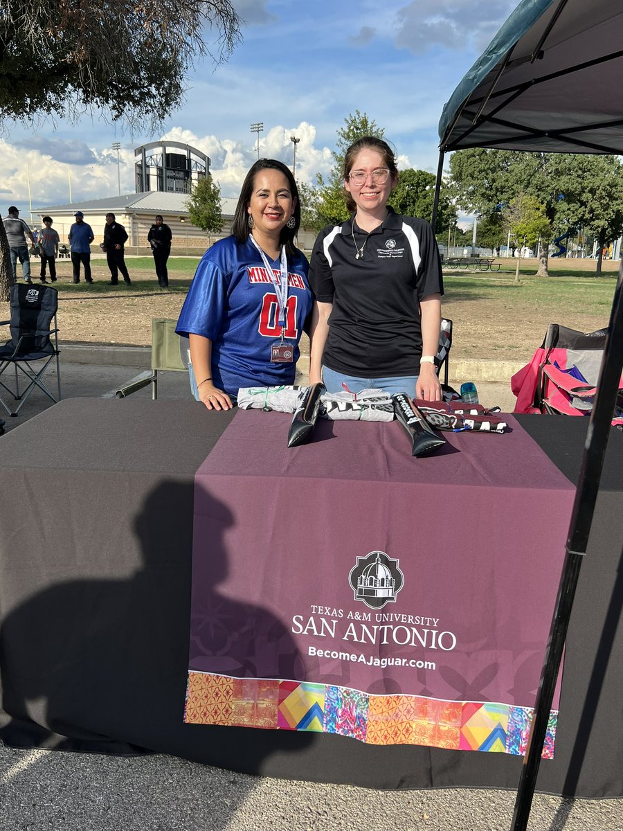 lizetrcasas's tweet photo. Thank you, @Amerigroup, for helping us put on an amazing tailgate event for our @EISDMemorialHS @EISDofSA families! Our #seniors really appreciated this start to an amazing season. #collegeapps #GEARUPworks #6moretogo https://t.co/jgFjX4nlYL