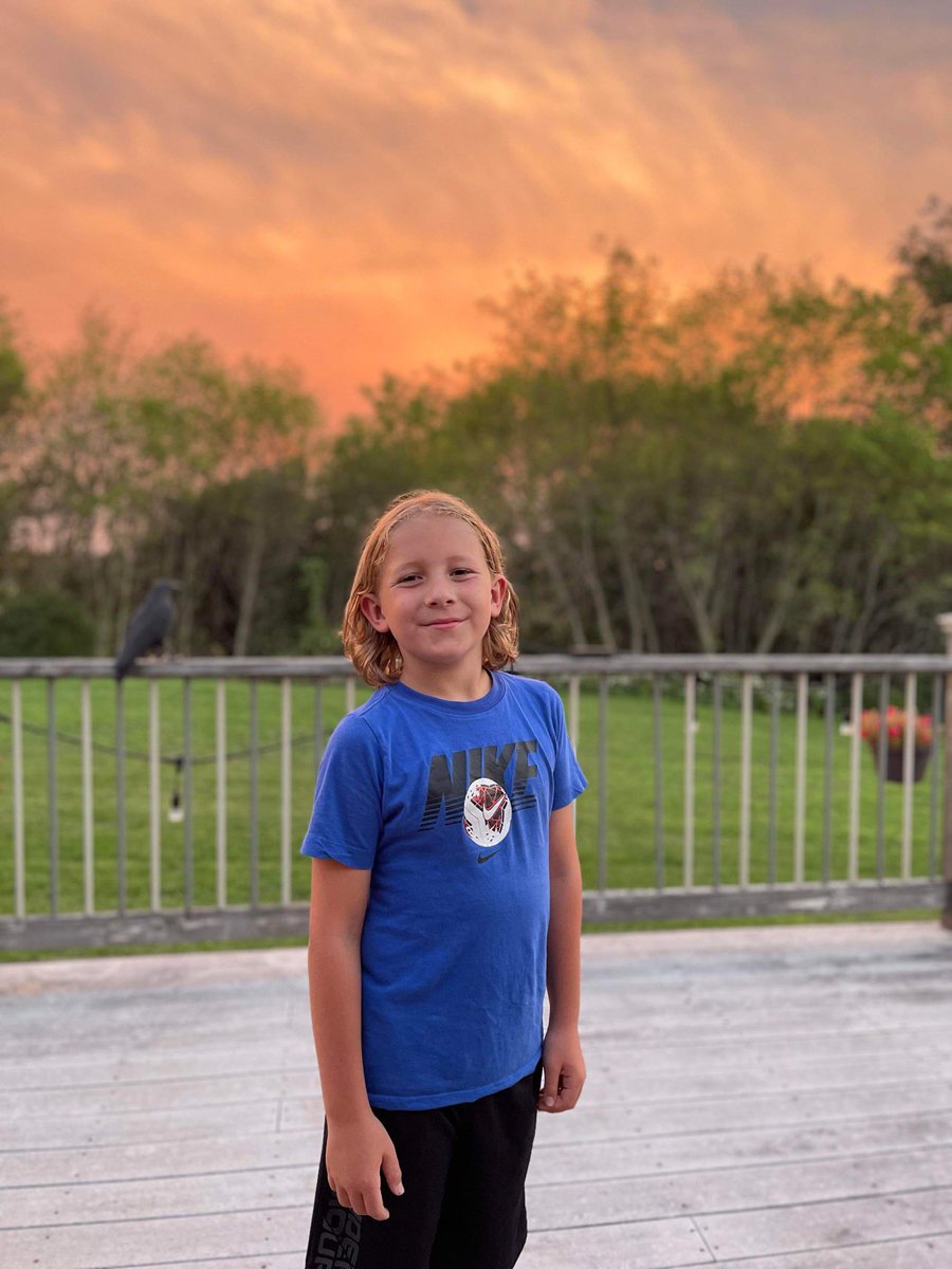 mrcrow138's tweet photo. Spent most of the evening admiring the sky and talking about life with this amazing human. #memories #talkingaboutlife https://t.co/LCiCZm639S
