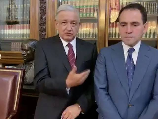 lotus_mx's tweet photo. @aechegaray1 @lopezobrador_ Pobrito... denle chance ahora que por fin puede ser él mismo y se hace el chistosito, porque durante 2 años le estuvieron tronando los dedos y no podía ni chistar verdad @ArturoHerrera_G https://t.co/gW6pONhrHq