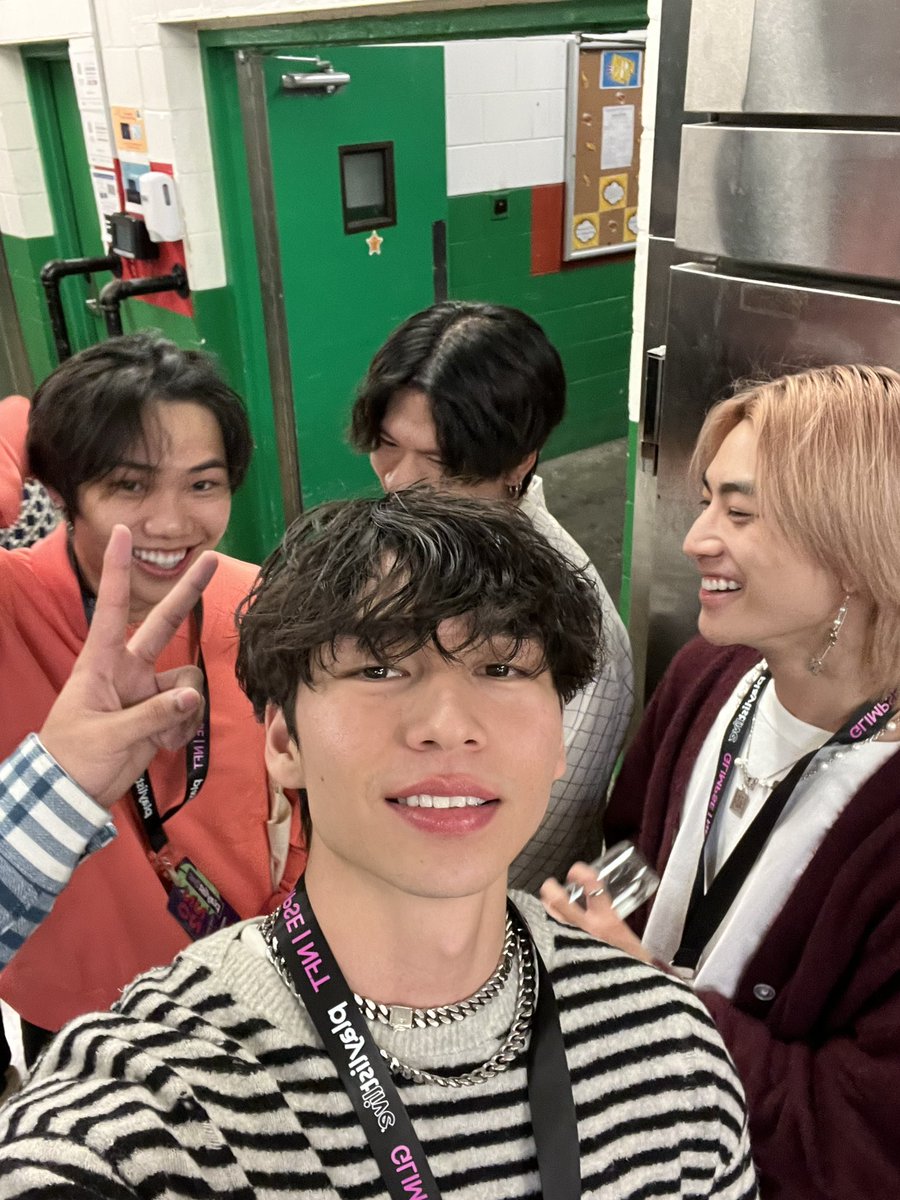 JAHVER's tweet photo. ayo? https://t.co/lE96tr9j8D