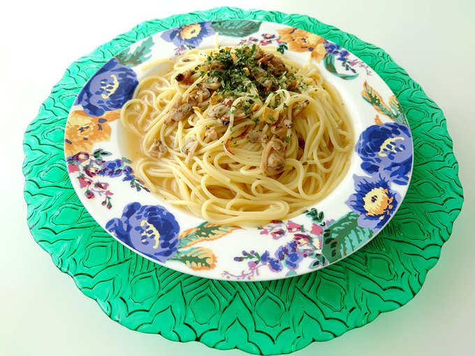 ずーっと欲しかったお皿、たまたまお店に寄ったら2割引になってたので思い切って購入 レトルトのパスタも豪華に見えて気分があがる不思議#Francfranc #ANNASUI 