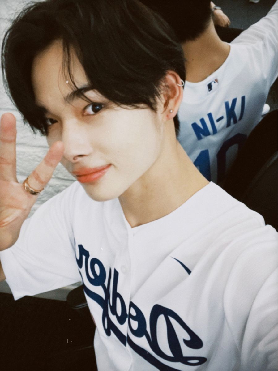 EnhyFlowers's tweet photo. ೃ⁀➷ someone sent you a message!

to : @rikizbff 
from : 4

💌: hi, you're one of my potential croomf and i get v excited whenver i see u in my tl ^ &amp; i also adore our small interactions. you're fun to be with and i'm absolutely greatful that i met you. +

🎶: Adore you by Harry https://t.co/OcpINxN98X