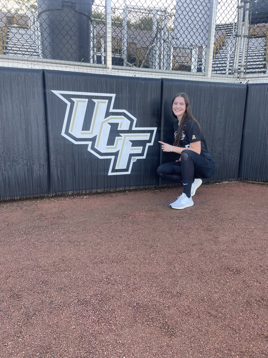 janda_riley's tweet photo. Had an amazing time at UCF. Thank you coaches and players for this incredible opportunity. Go knights! 🖤💛🤍 @CoachBallMalone @CoachTylerHeil @jenn_salling https://t.co/I2IT3pn2Qn