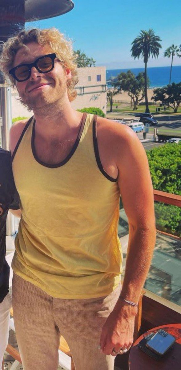 amcliffords's tweet photo. who told luke hemmings he could just walk around looking hot like this https://t.co/5cyEc0dA0Z