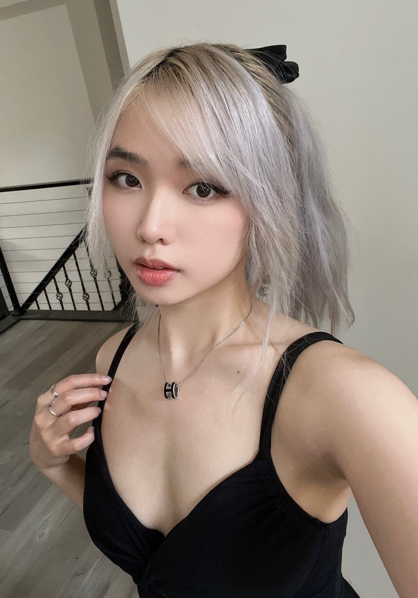 nikkinami's tweet photo. hey there it’s been a while 🖤 https://t.co/4Drw9ySghj