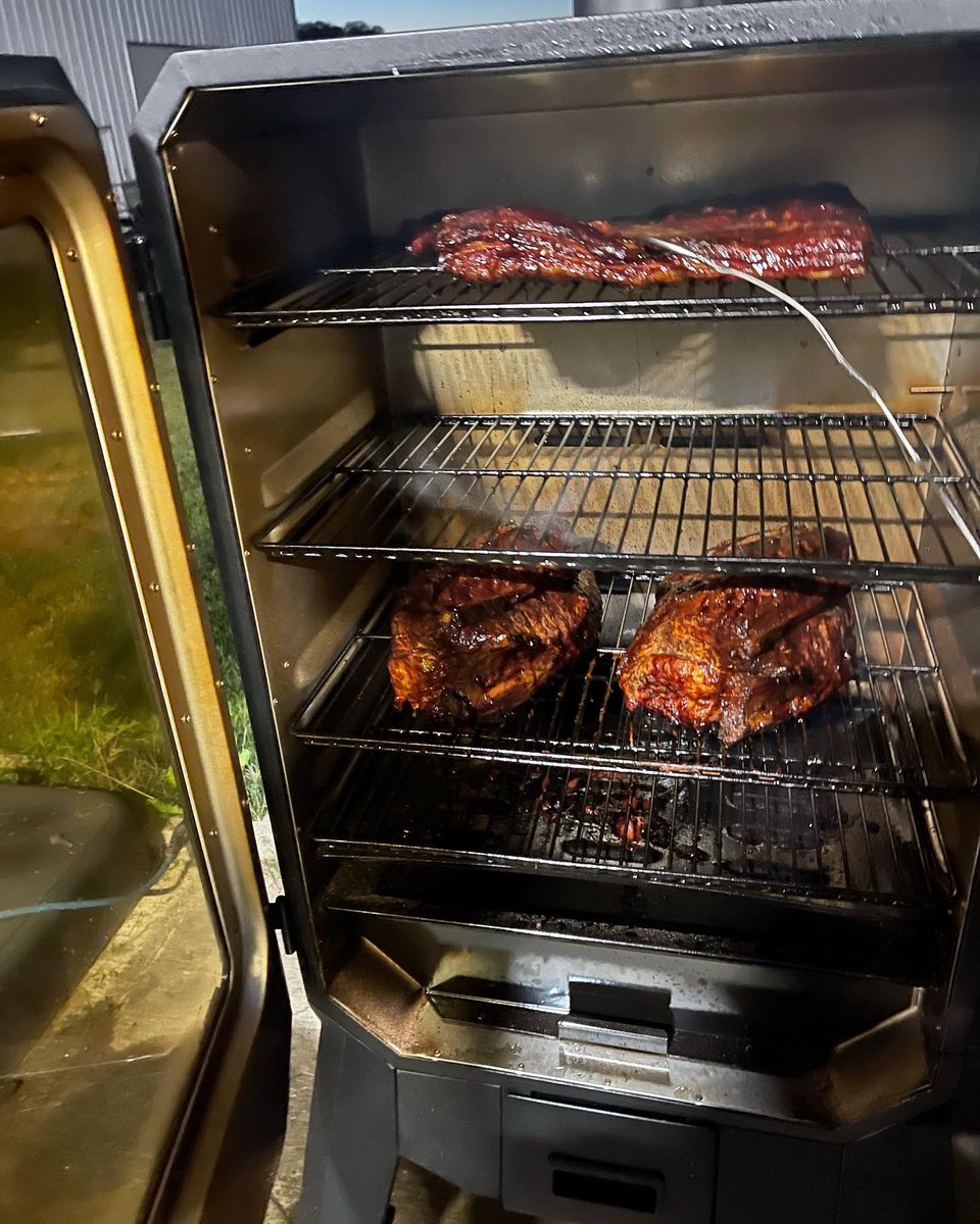 gdaly73's tweet photo. #blackandblueranch we are eating good tomorrow https://t.co/0i6IB92vnn