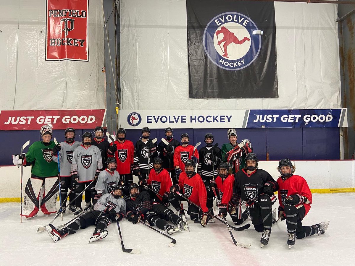 BKSelectsboys's tweet photo. The 14’s had a great day today at Evolve playing 3v3, cranking tunes and having fun after a great week of training camp! Team Gray with the 3v3 win 🏆 First games of the year tomorrow at RIC vs the Regals #bkselects @esghockey https://t.co/maQc1tjrRG