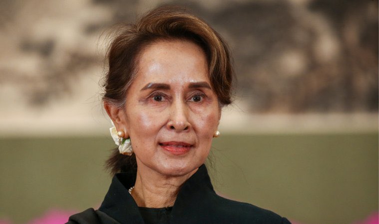 sunaibkk's tweet photo. ด่วน! ศาลเผด็จการทหารพม่ายัดข้อหาโกงเลือกตั้ง (เพราะพรรคเอ็นแอลดีชนะพรรคของกองทัพ) สั่งจำคุก 3 ปี อองซานซูจี วัย 77 พร้อมลงโทษให้ใช้แรงงานหนัก! #WhatsHappeningInMyanmar #ส่องทวิตยามเช้า https://t.co/A7xPsIUxCq
