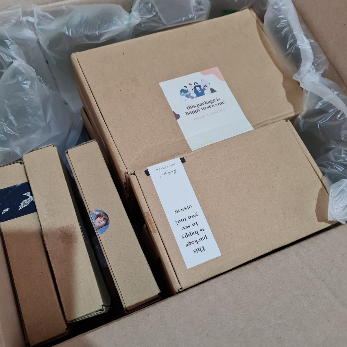 lllll_bns's tweet photo. - Decluttering -

Would anyone be interested in these for reuse?
Boxes / packing mats
Cut cardboard for pc

All still good for reuse. Some still have stickers lang (generic na ty/design lang or some for BTS)

Just pay for sf or pick up
📍QC

wts lfb bns ph pack materials kpop https://t.co/aAryENGFkU