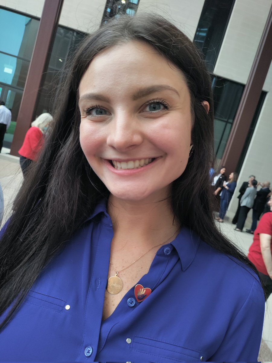 cmaxwell_'s tweet photo. My wise warrior, Sophie Louise, starting her junior year at UH and 1st year in nursing school. We are so proud of you! #BSN #co2024 #UHCON #GoCoogs #Reviresco  #MaxwellWomen https://t.co/ApB8rwTsMK