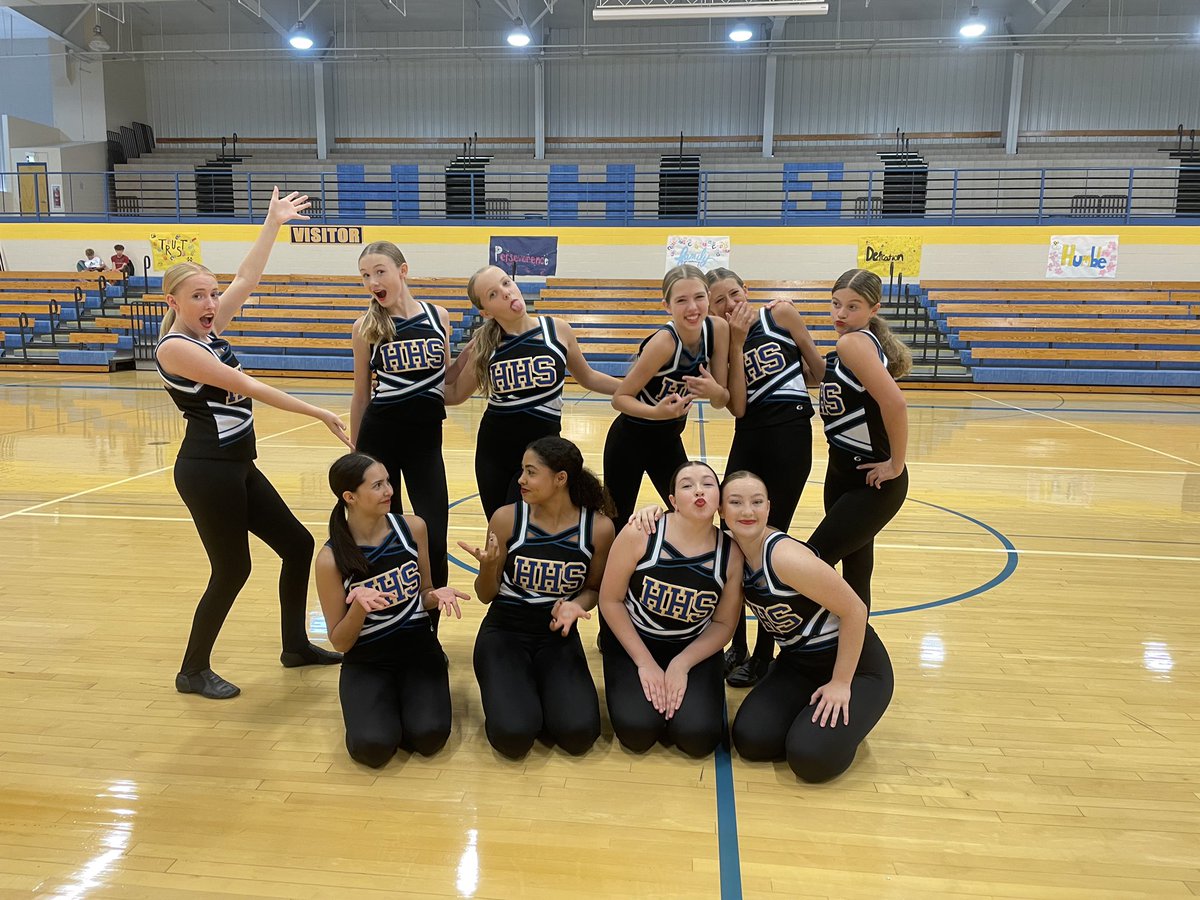 HHS_Danceteam's tweet photo. 1st Home Football Game☑️
Pep Assembly☑️
Having the time of our lives underneath the Friday Night Lights✨☑️ #TeamDance https://t.co/XaF65SDbXO