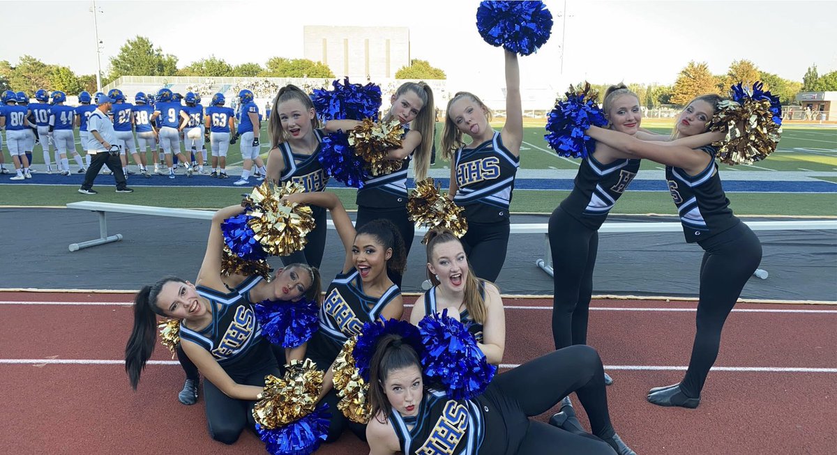 HHS_Danceteam's tweet photo. 1st Home Football Game☑️
Pep Assembly☑️
Having the time of our lives underneath the Friday Night Lights✨☑️ #TeamDance https://t.co/XaF65SDbXO