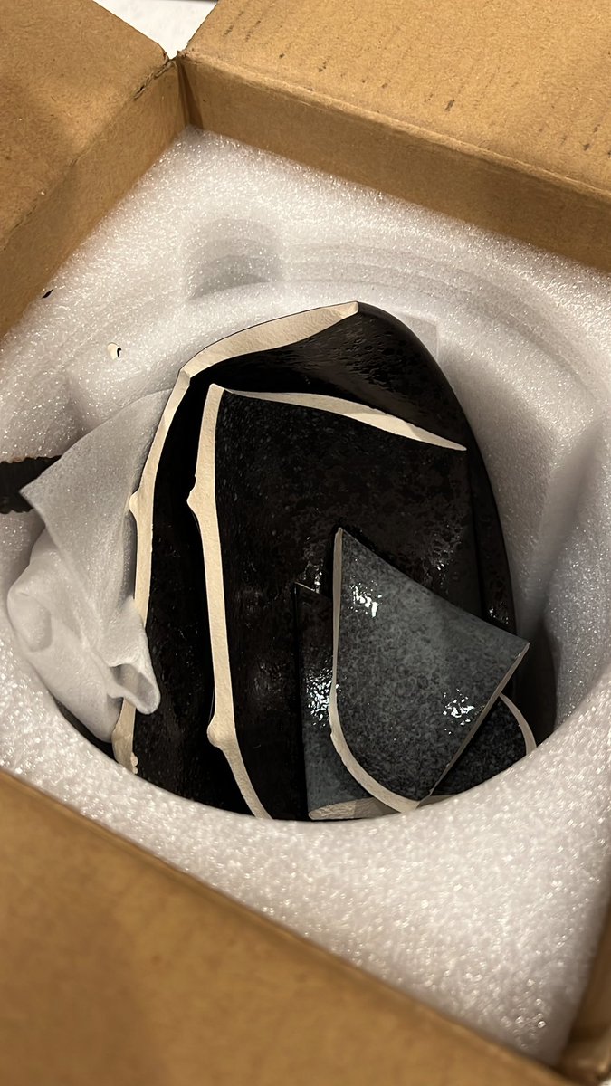 ArielleTan's tweet photo. @AmazonHelp 3 out of 4 of my bowls are great. I was just wondering if I could get a partial refund or another bowl sent to replace this one? https://t.co/0CdIqGKois