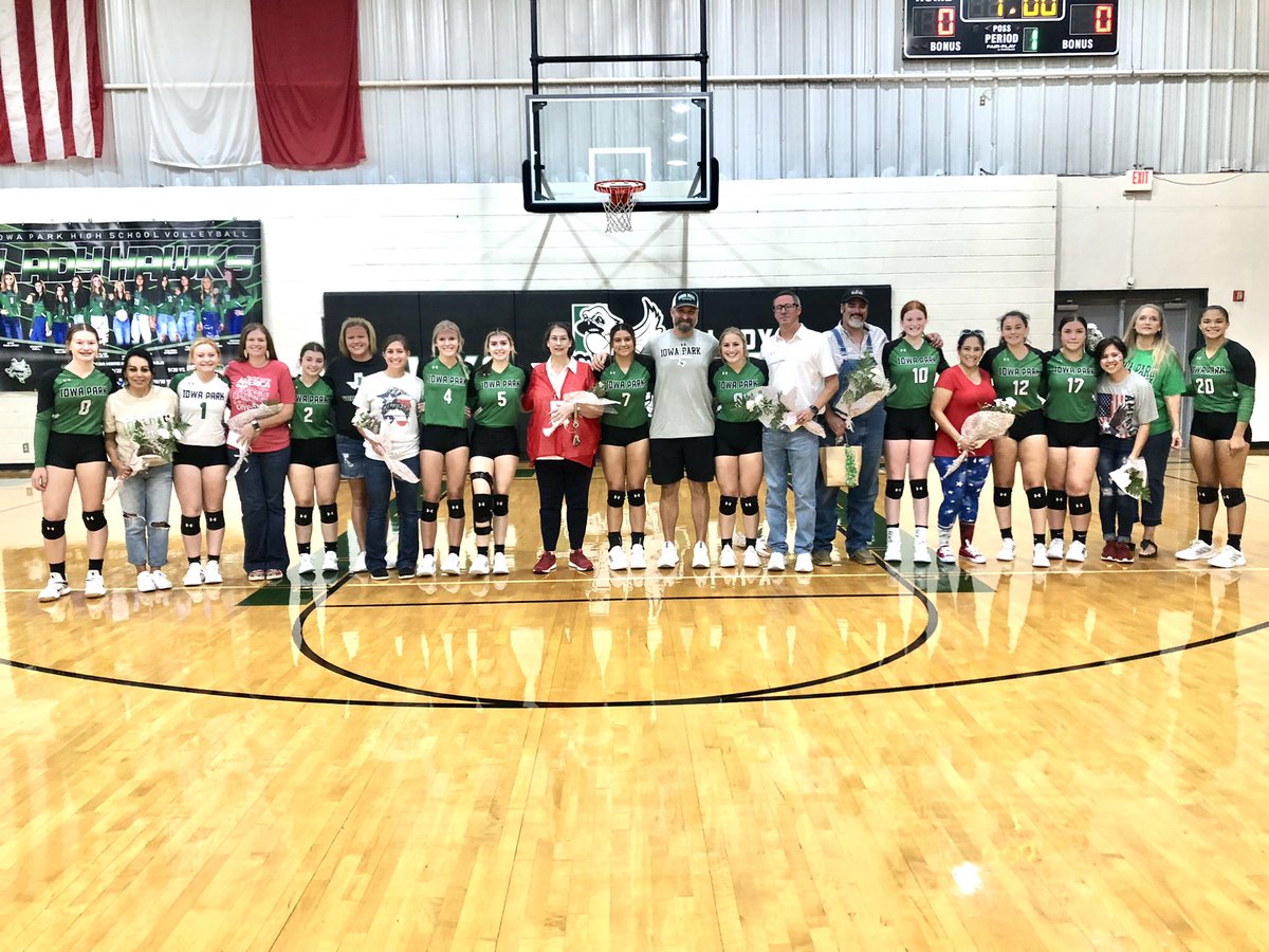 🍎 Teachers are something special 💚 Huge thankyou to ALL of our teachers district wide for loving and supporting the Hawks!