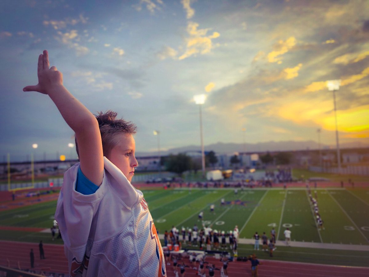 Anaria32's tweet photo. GO RANGERS!!! #lockthegates #riverside4ever @RangerFtbl https://t.co/fs3lBafp12