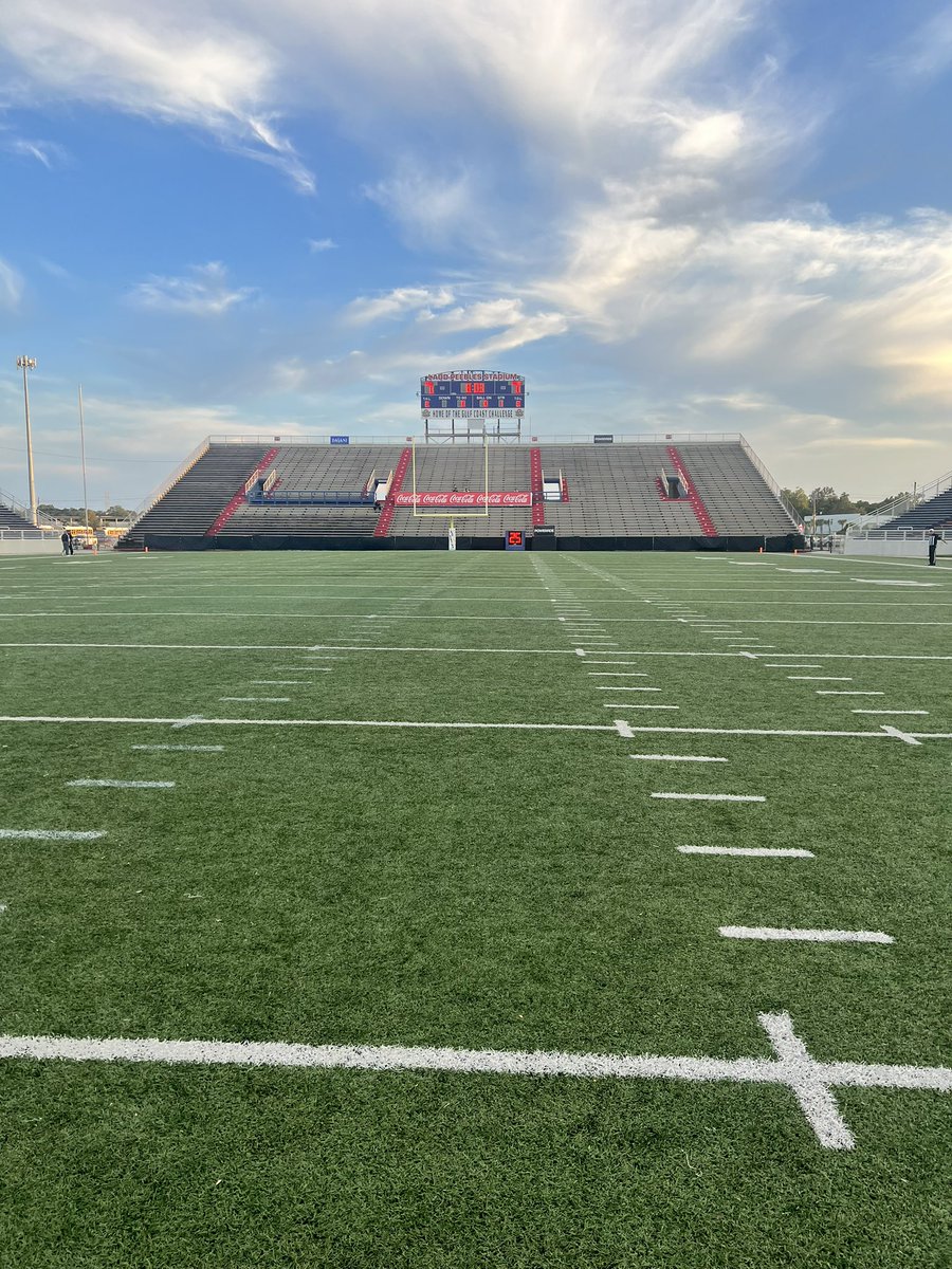 DanaWinterTV's tweet photo. Not a bad view for the evening 

Be sure to catch highlights from #Williamson v #Elberta tonight on @WKRG https://t.co/ccTbsKEk4V