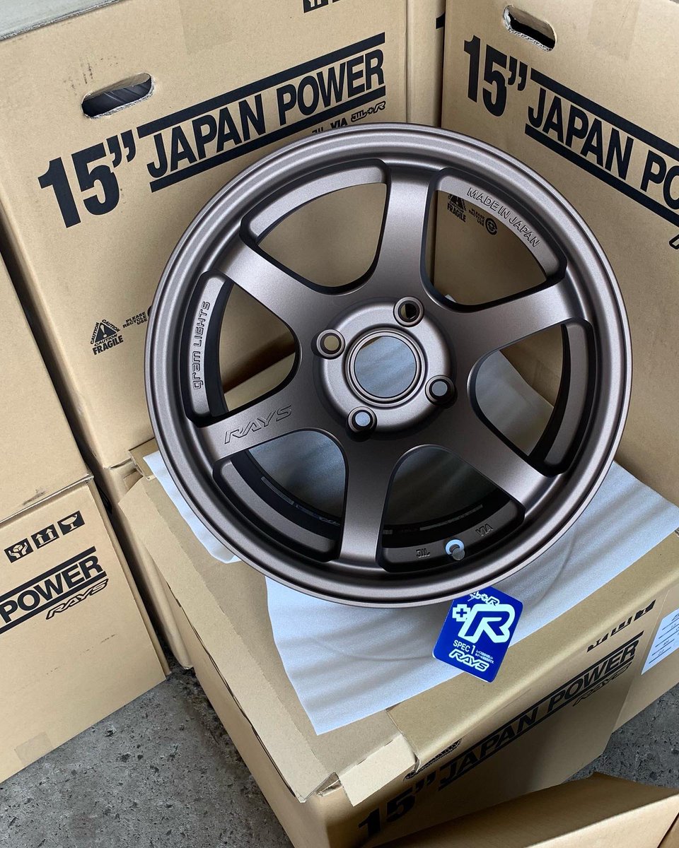 tyreselectohda's tweet photo. お待たせいたしました✨
#ae86driftchampionscup
優勝賞品でもある
#タイヤセレクト大田
#特注カラー
#rays
#gramlights
#57d
MARK-Ⅱ
8J-15
0
4H/114.3
ダークブロンズ(Z3)
到着いたしました✨
かっこよー✨✨✨
限定です。
多数お問い合わせいただいてます。
残りわずか🙇♀️ https://t.co/8wp7zzM1Po